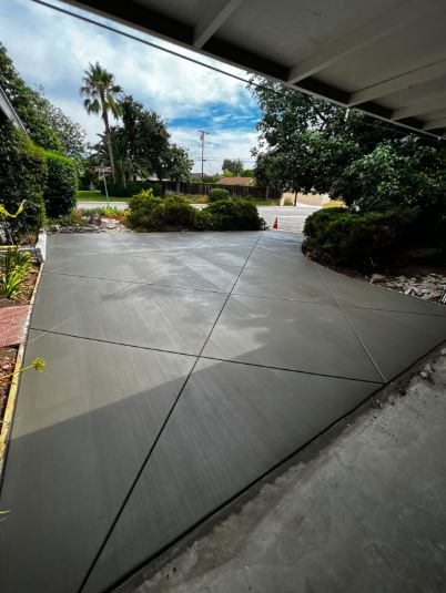 Finished concrete driveway in Fontana, California